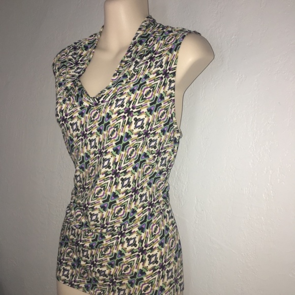 Tahari sleeveless blouse size 10